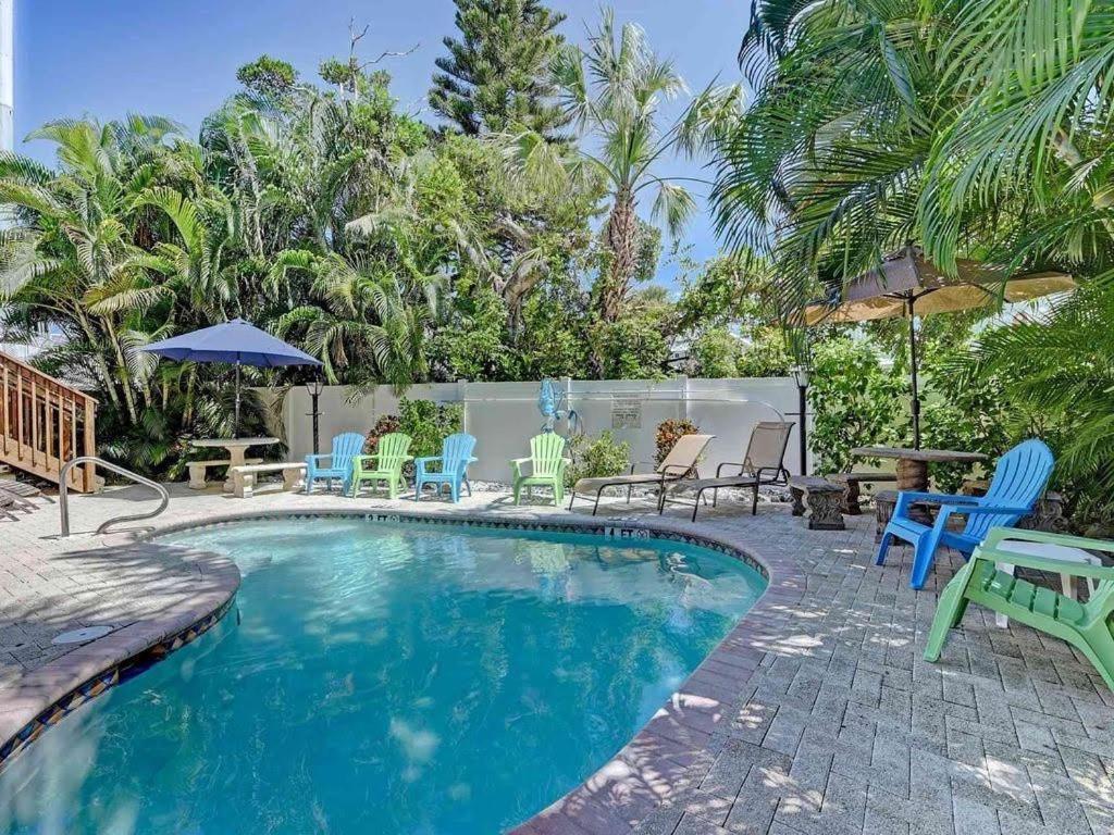 Beach Getaway Pool Condo Between The Island Marina And Beach Bradenton Beach Exterior photo