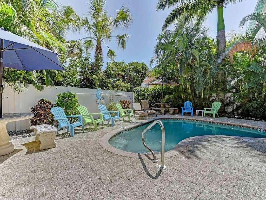Beach Getaway Pool Condo Between The Island Marina And Beach Bradenton Beach Exterior photo